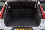 Volvo XC40 T3 Momentum 2018 года (UK)